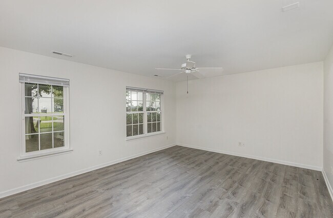 Foto del edificio - 400 Erin Taylor Ln