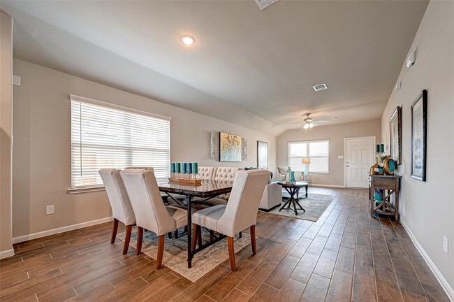 Building Photo - 13117 Villa Sola Dr