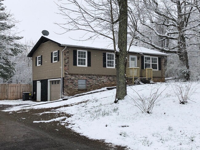 Building Photo - 410 Smoky Mountain Dr