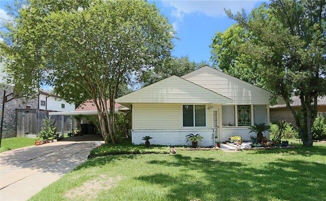 Foto del edificio - 3210 Cloverdale St