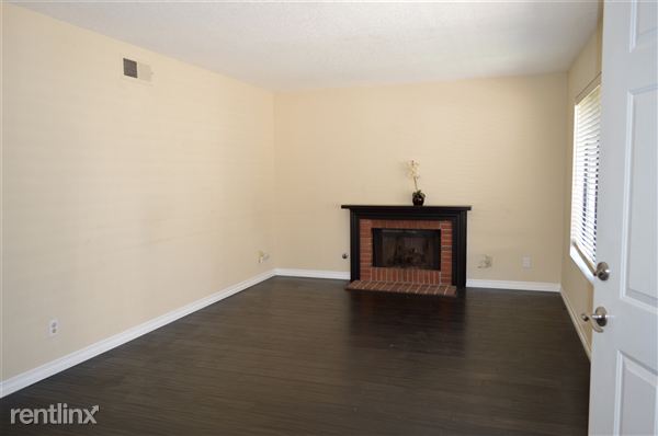 Primary Photo - 25615 Mont Pointe