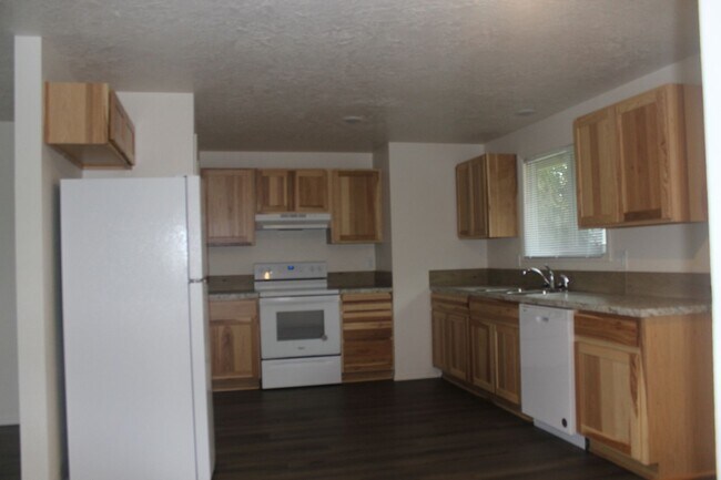 Building Photo - 3 Bed 2 Bath Hillsboro Ranch