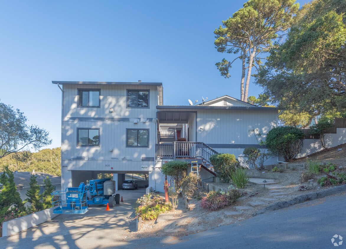 Primary Photo - 800 Lyndon St