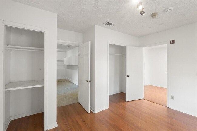 Foto del edificio - 4616 E Cesar Chavez St