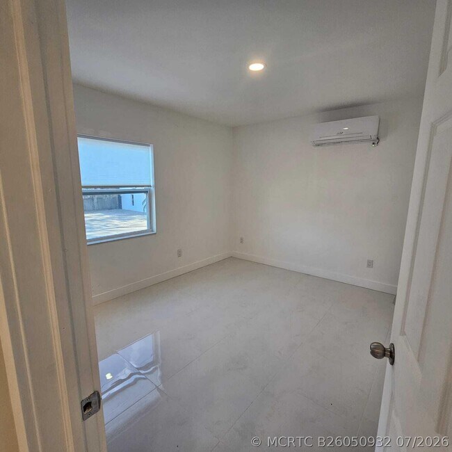 Foto del edificio - 206 NE 13th St