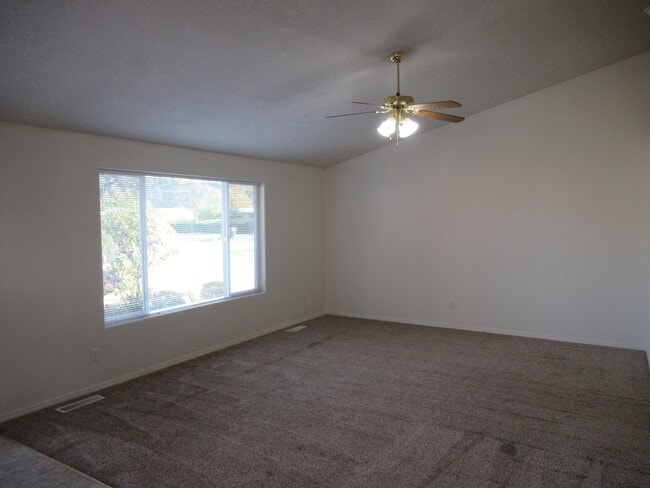Foto del edificio - Three Bedroom Home in Independence