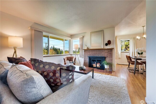 Foto del edificio - 3 Bedroom 1.75 bathroom home in Mukilteo w...