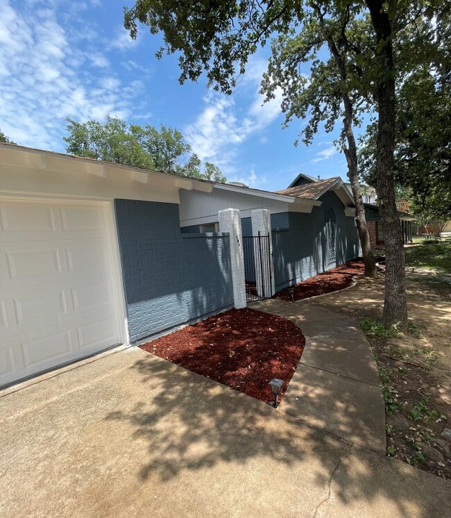 Foto del edificio - 704 W Pleasantview Dr