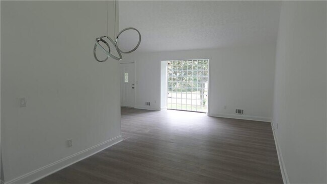 Building Photo - 9176 Greenwood Dr
