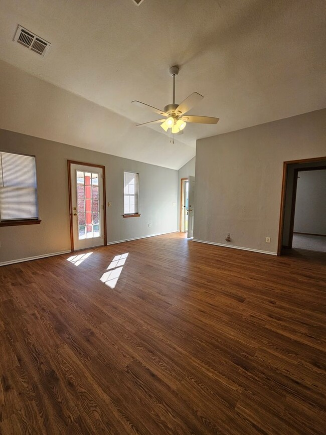 Photo - (3) Bed/(2) Bath in Moore Avail NOW! House