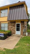 Building Photo - 931 Cedar Terrace