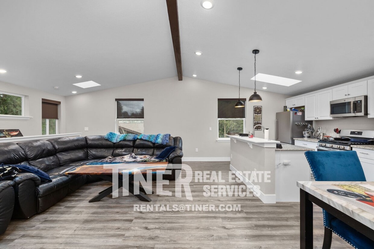 Primary Photo - Stylish Old Folsom Home