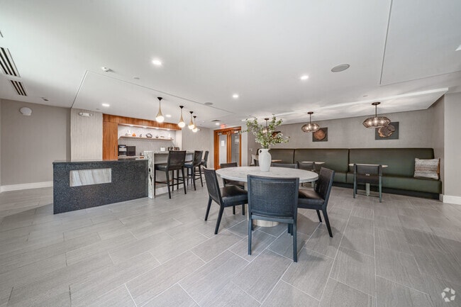 Resident Club Lounge - Ninety7Fifty on the Park