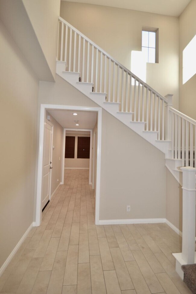 Foto del edificio - Beautiful 3 Bedroom Irvine Home