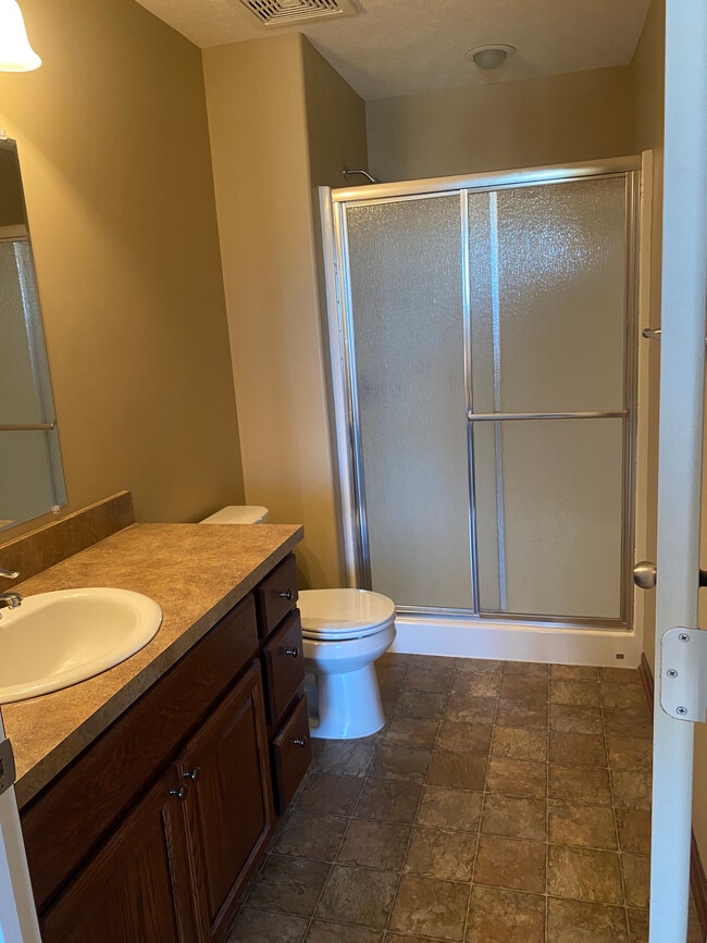 Foto del edificio - 1619 E Military Ave