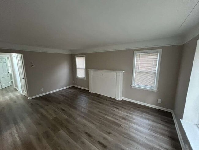 Building Photo - Charming 3 Bedroom Bungalow