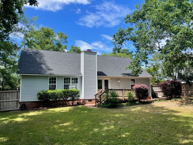 Foto del edificio - 4 Bed | 3 Bath Home with 1st-Floor Primary...