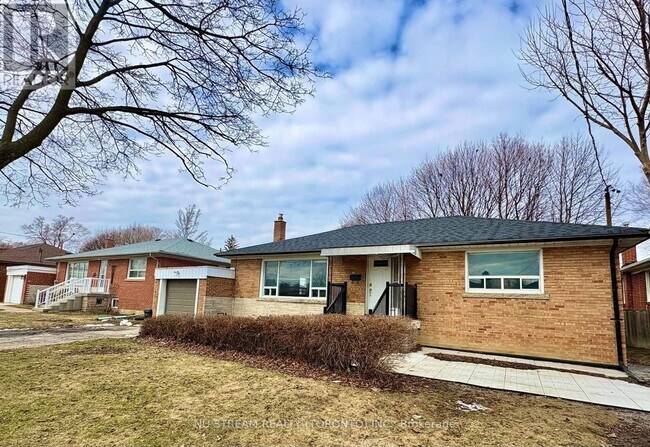 Building Photo - 156 Combe Ave