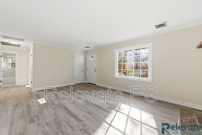 Foto del edificio - 6805 Lakeshore Dr