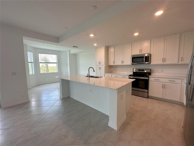Building Photo - 14131 Heritage Landing Blvd