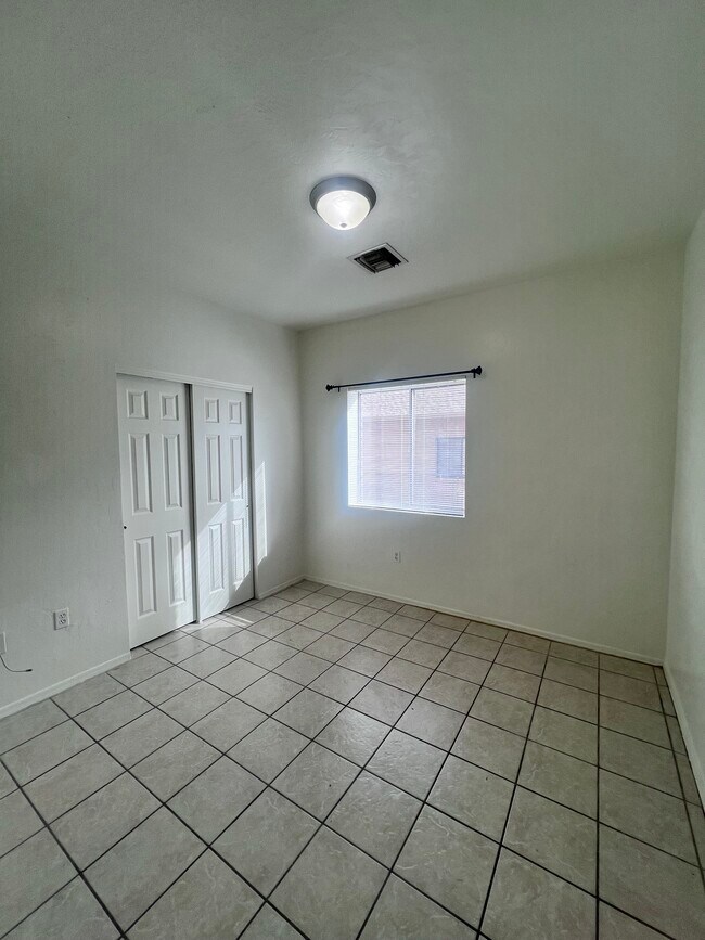 Bedroom - 1774 W King Ave