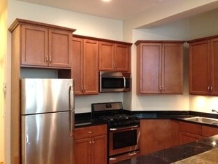 Foto principal - 902 W Newport Ave