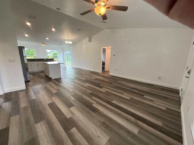 Foto del edificio - Available End of Year!!! AND Get First Month Half Off if Move in by January 1, 2026 Gorgeous Newe...