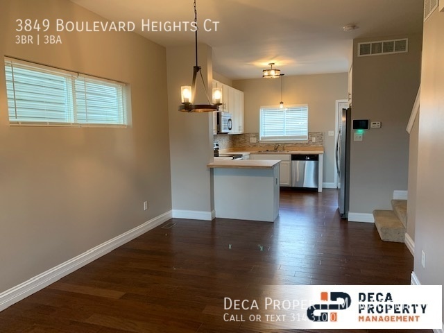 Building Photo - 3849 Blvd Heights Ct