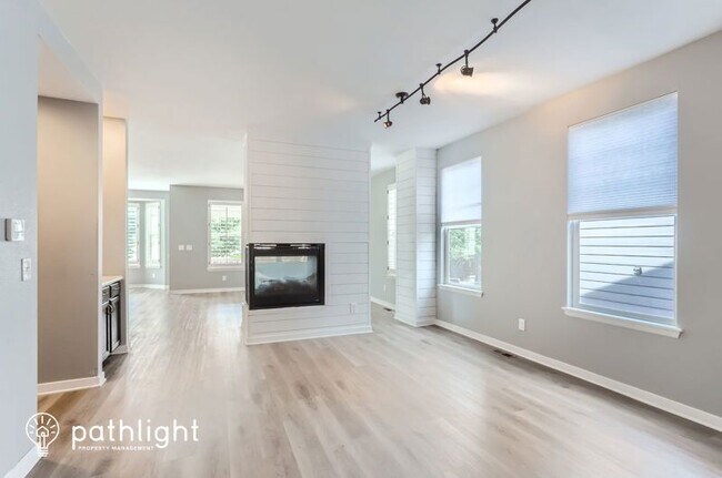 Building Photo - 1118 Koss St