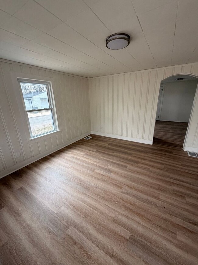 Building Photo - Beautiful Renovated 3 Br House!