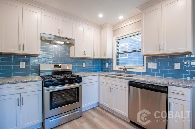 Foto del edificio - 886 St Charles Ave NE