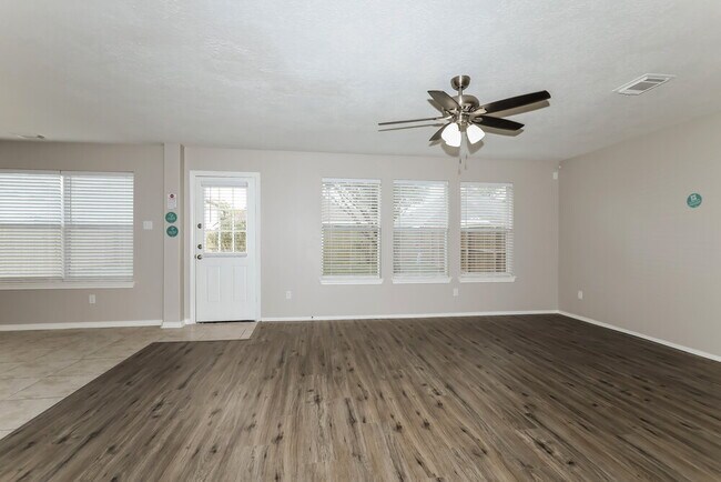 Foto del edificio - 6363 Bright Falls Ln