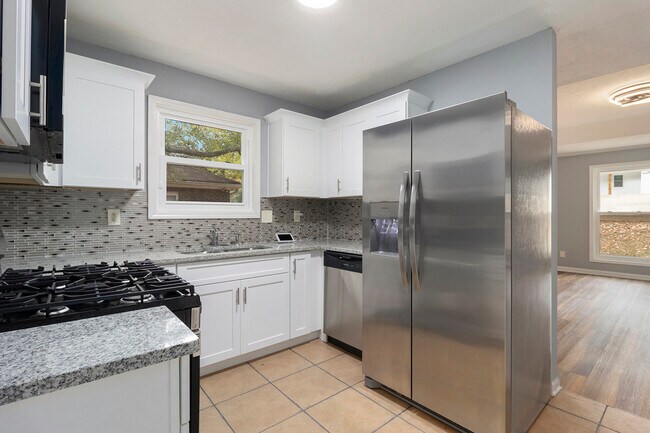 Foto del edificio - 1117 Summer Brook Rd