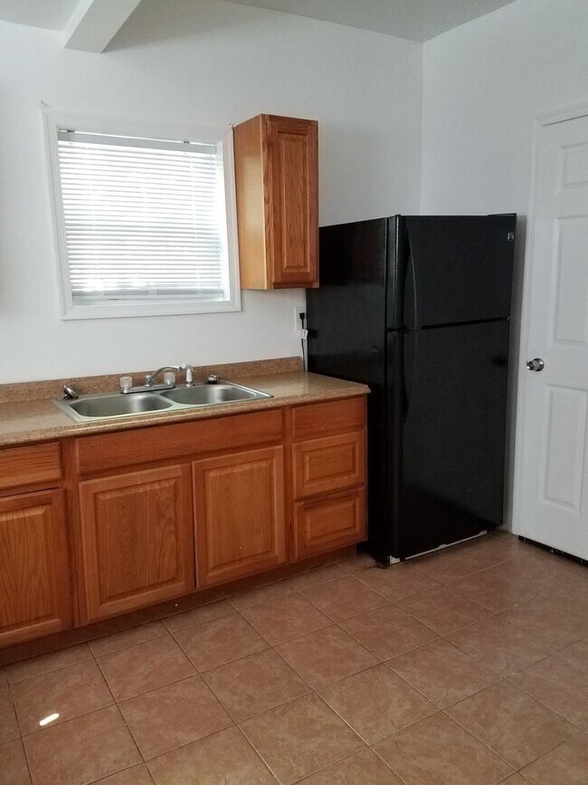 Foto del edificio - 4 bedroom 2 bath unit within minutes of Old Dominion University