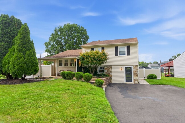 Photo - 300 Abbott Rd (Hatboro, PA) House