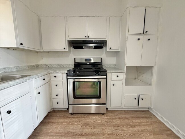 Foto del edificio - 3 bed Fresh inside!