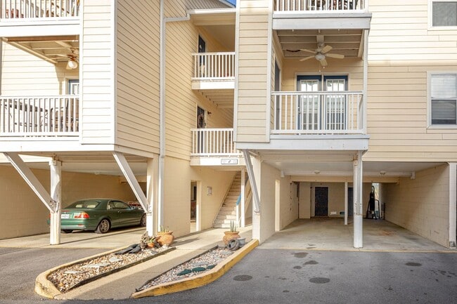 Building Photo - 2421 Beachview Dr