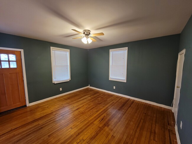 Building Photo - 5614 Birchwood Ave