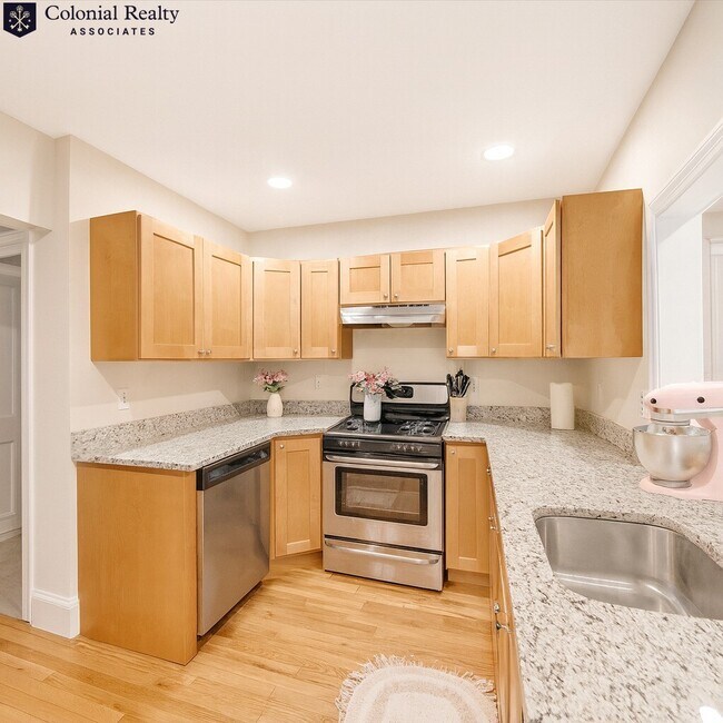 Building Photo - 68 Egmont St