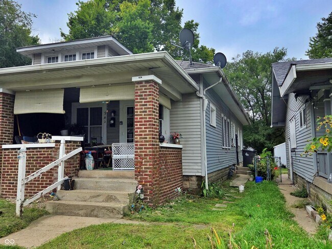 Foto del edificio - 942 N Bradley Ave