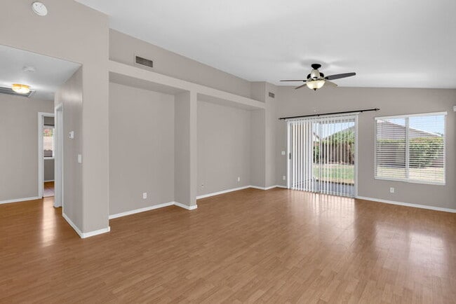 Building Photo - 3548 E Waterman St