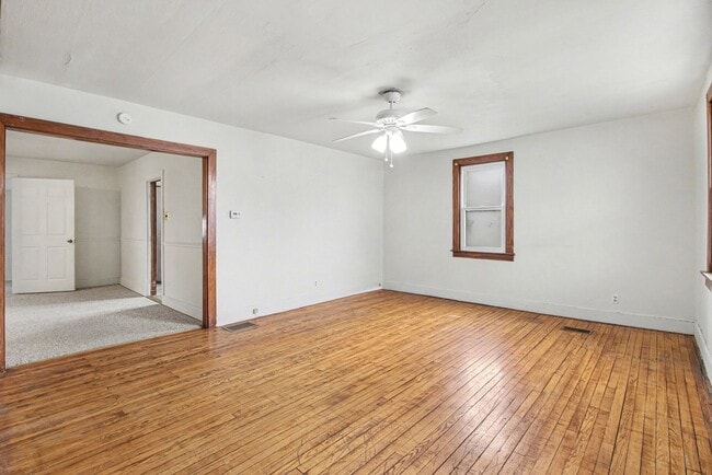 Building Photo - 3 Bedroom Cape Code house in Newville