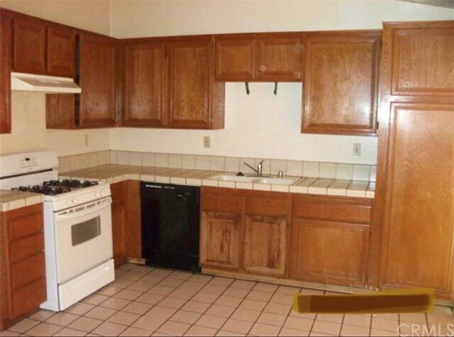 Building Photo - 25078 Graduar Ct