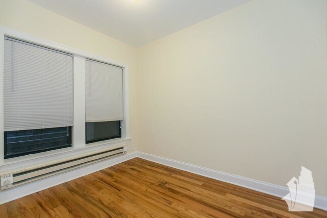 Foto del edificio - 701 W Brompton Ave