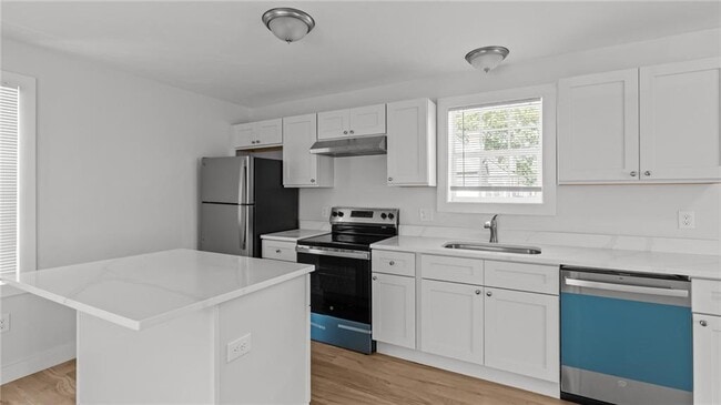 Building Photo - 2958 E Main Rd