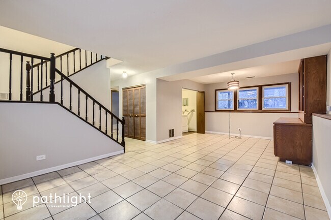 Building Photo - 1510 Farrington Court