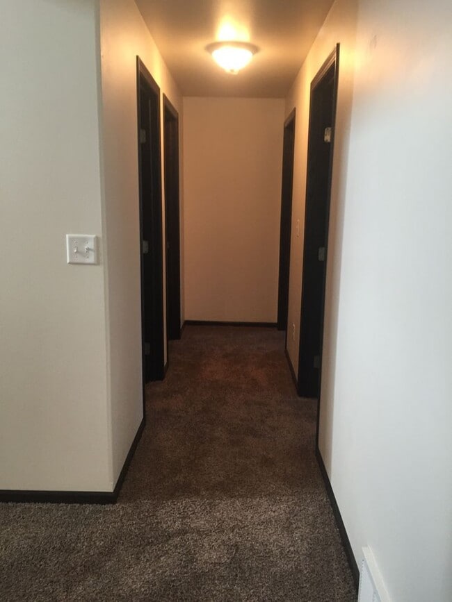 Building Photo - 3 Bed 3 Bath Single Family Home