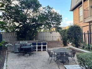 Building Photo - 2400 N Braeswood Blvd