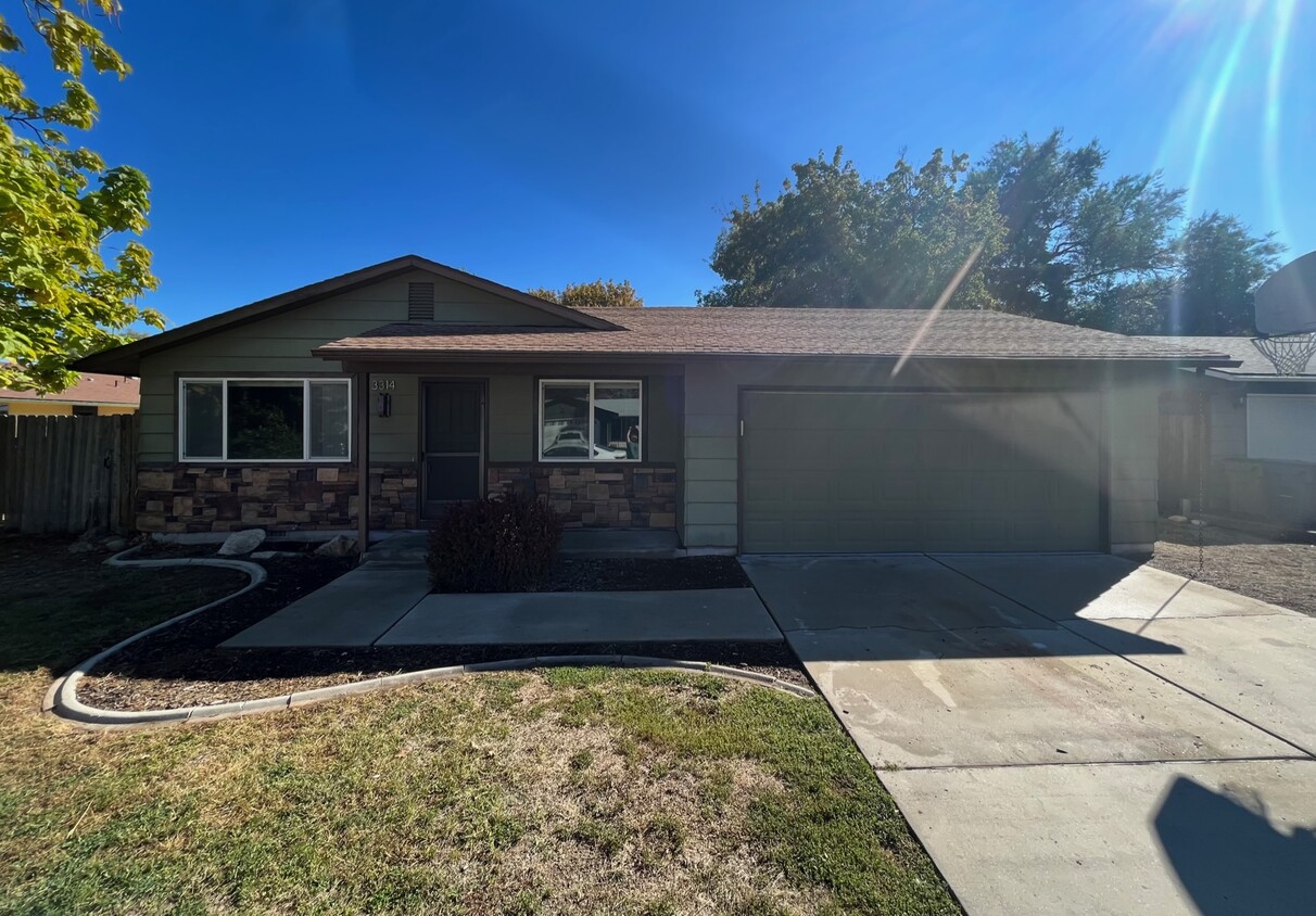 Primary Photo - 3314 N Clayton Pl