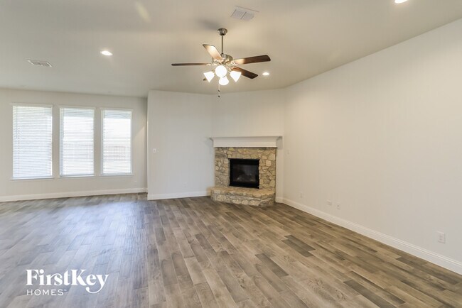 Building Photo - 608 Brody Trl
